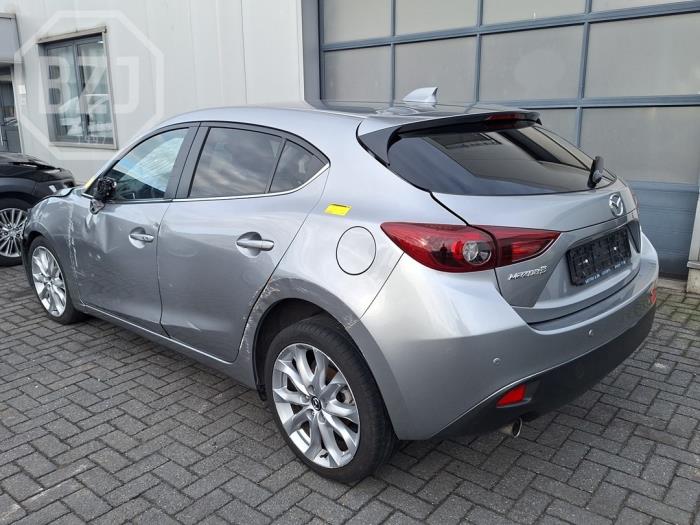 Mazda 3 2.0 SkyActiv-G 120 16V Sloopvoertuig (2015, Metallic, Zilvergrijs)
