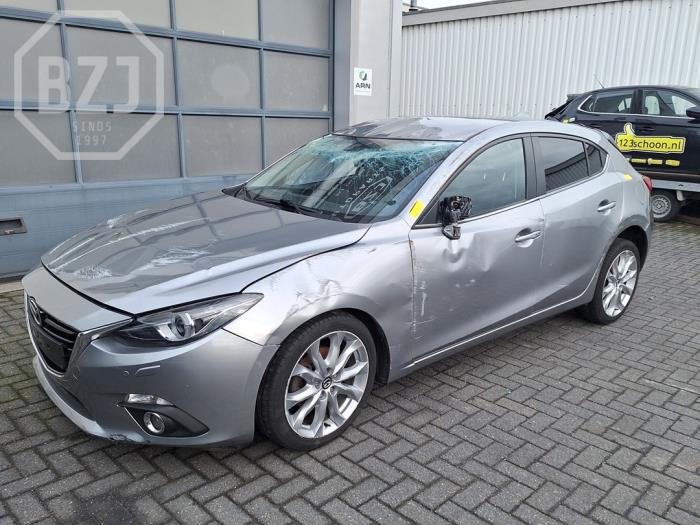Mazda 3 2.0 SkyActiv-G 120 16V Sloopvoertuig (2015, Metallic, Zilvergrijs)