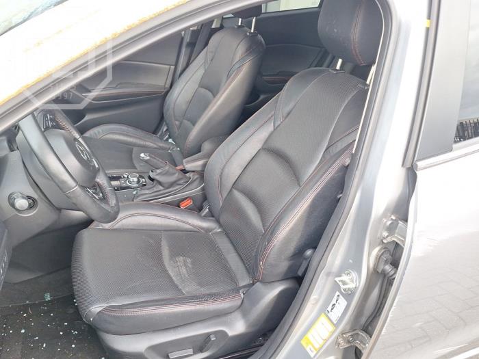 Mazda 3 2.0 SkyActiv-G 120 16V Sloopvoertuig (2015, Metallic, Zilvergrijs)