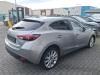 Mazda 3 2.0 SkyActiv-G 120 16V Sloopvoertuig (2015, Metallic, Zilvergrijs)