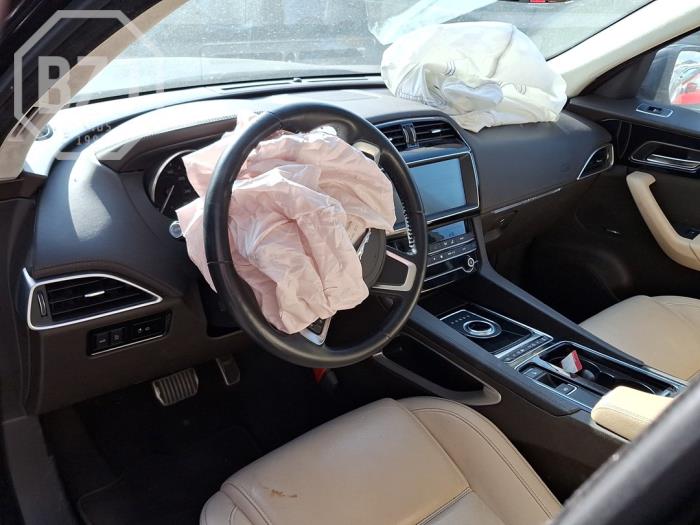 Jaguar F-Pace 2.0 Turbo 16V AWD Sloopvoertuig (2019, Zwart)