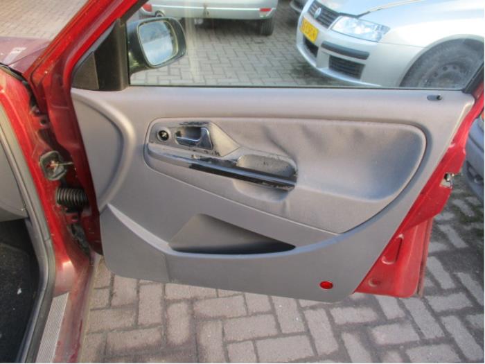 Seat Cordoba 1.6 Sloopvoertuig (2000, Rood)