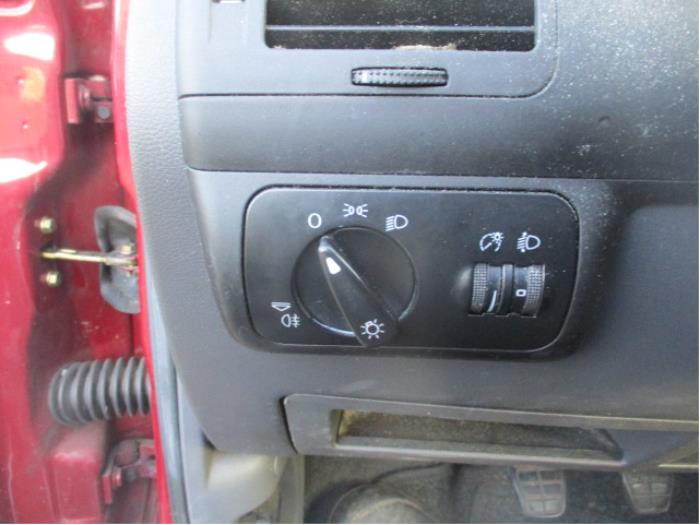 Seat Cordoba 1.6 Sloopvoertuig (2000, Rood)