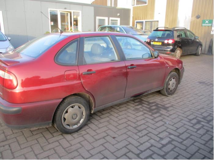 Seat Cordoba 1.6 Sloopvoertuig (2000, Rood)