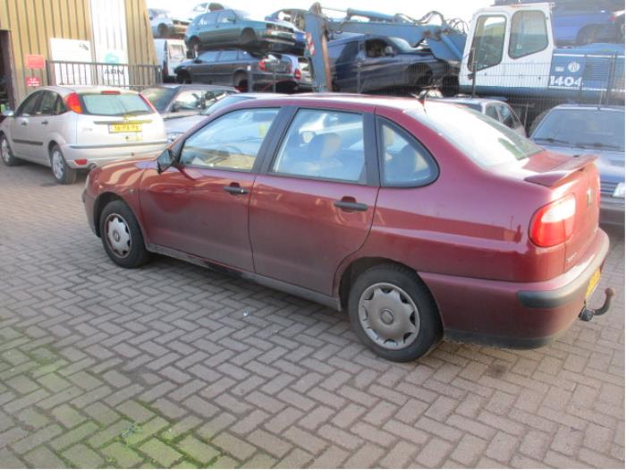 Seat Cordoba 1.6 Sloopvoertuig (2000, Rood)