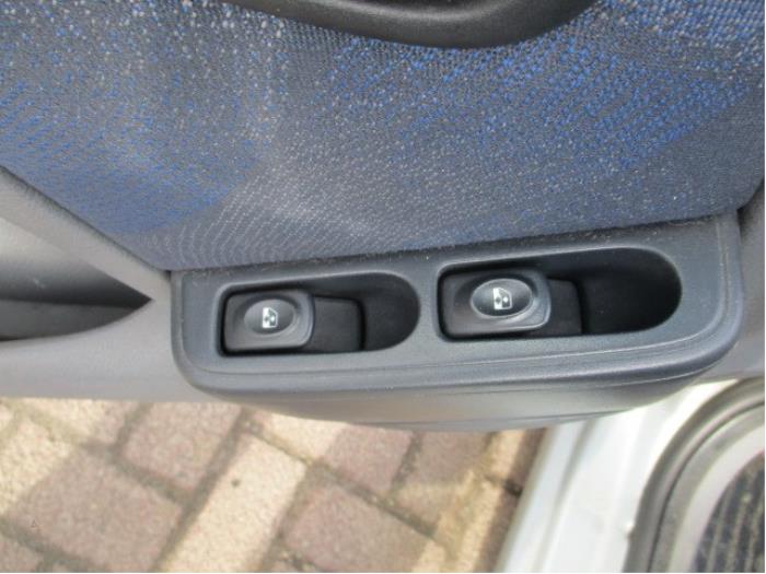 Renault Clio II 1.4 Sloopvoertuig (1999, Grijs)