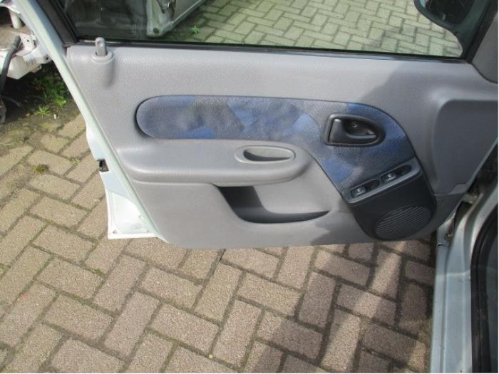 Renault Clio II 1.4 Sloopvoertuig (1999, Grijs)