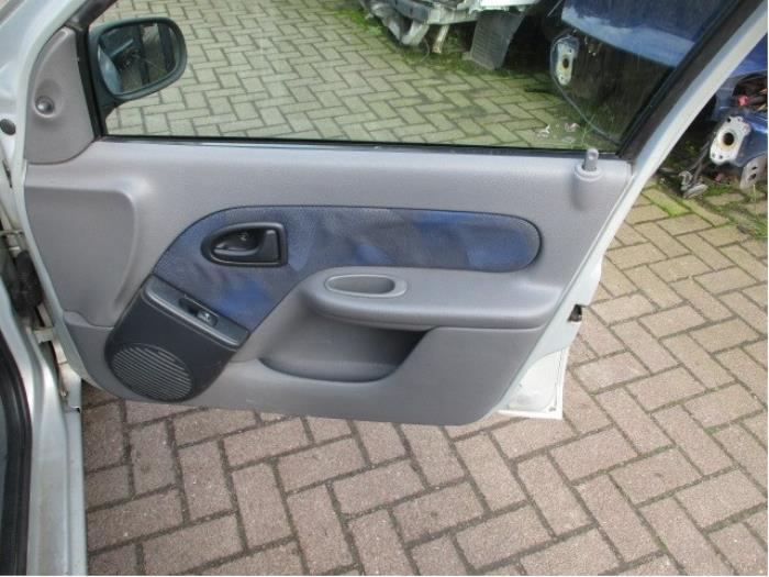 Renault Clio II 1.4 Sloopvoertuig (1999, Grijs)