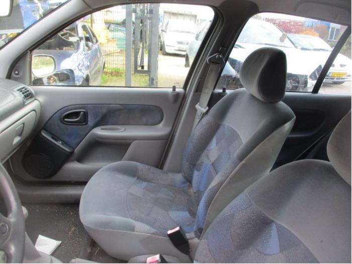 Renault Clio II 1.4 Sloopvoertuig (1999, Grijs)