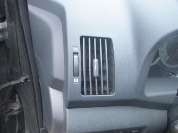 Toyota Corolla Verso 2.2 D-4D 16V Sloopvoertuig (2006, Grijs)