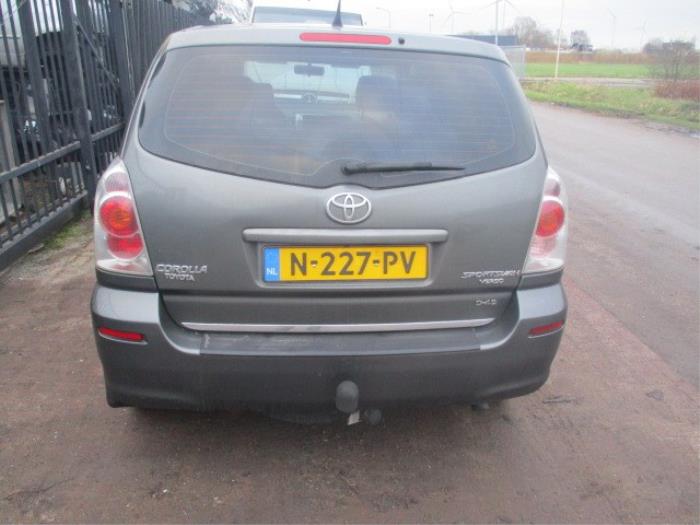 Toyota Corolla Verso 2.2 D-4D 16V Sloopvoertuig (2006, Grijs)