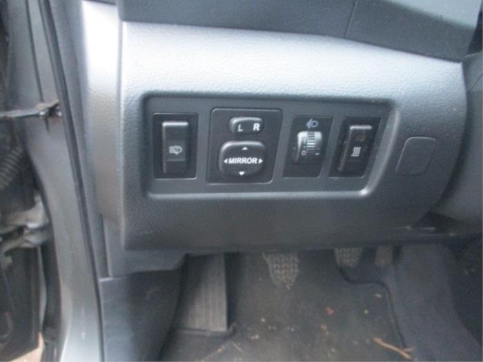 Toyota Corolla Verso 2.2 D-4D 16V Sloopvoertuig (2006, Grijs)