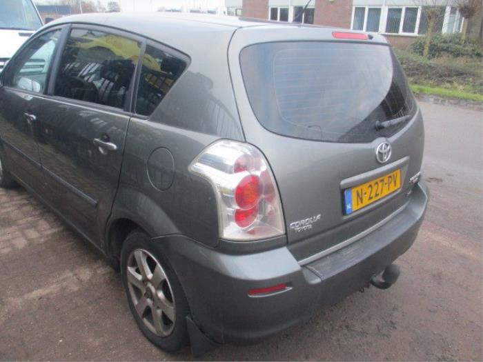 Toyota Corolla Verso 2.2 D-4D 16V Sloopvoertuig (2006, Grijs)