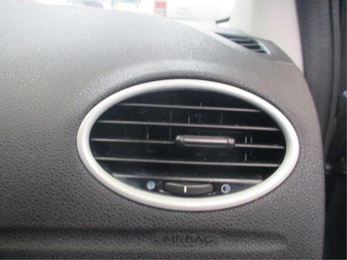 Ford Focus 2 Wagon 1.6 16V Sloopvoertuig (2005, Grijs)