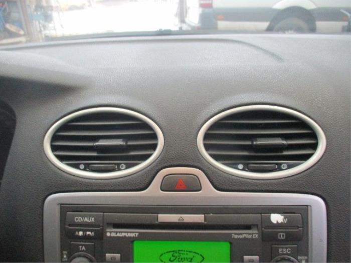 Ford Focus 2 Wagon 1.6 16V Sloopvoertuig (2005, Grijs)