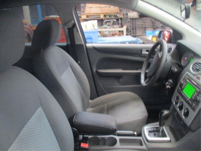 Ford Focus 2 Wagon 1.6 16V Sloopvoertuig (2005, Grijs)