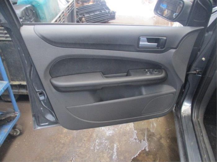 Ford Focus 2 Wagon 1.6 16V Sloopvoertuig (2005, Grijs)