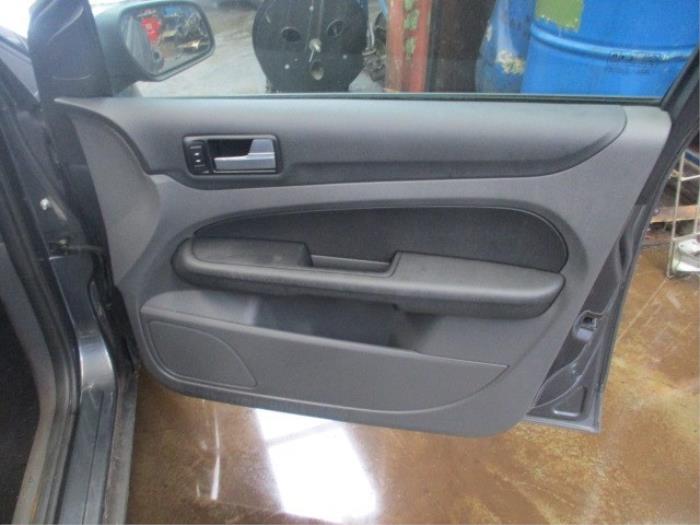 Ford Focus 2 Wagon 1.6 16V Sloopvoertuig (2005, Grijs)