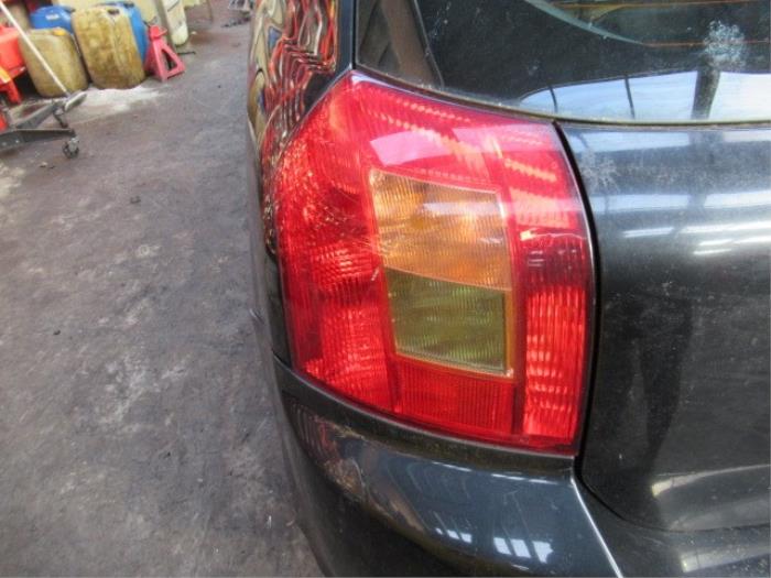 Toyota Corolla 2.0 D-4D 16V 110 Sloopvoertuig (2003, Zwart)