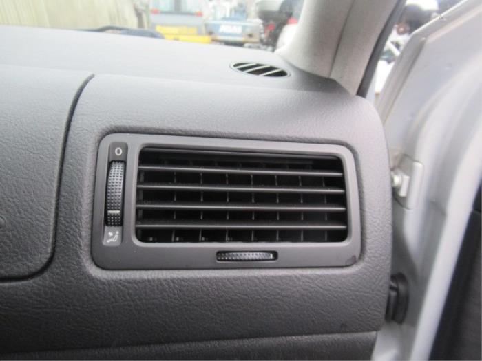 Volkswagen Bora 2.0 Sloopvoertuig (2000, Grijs)