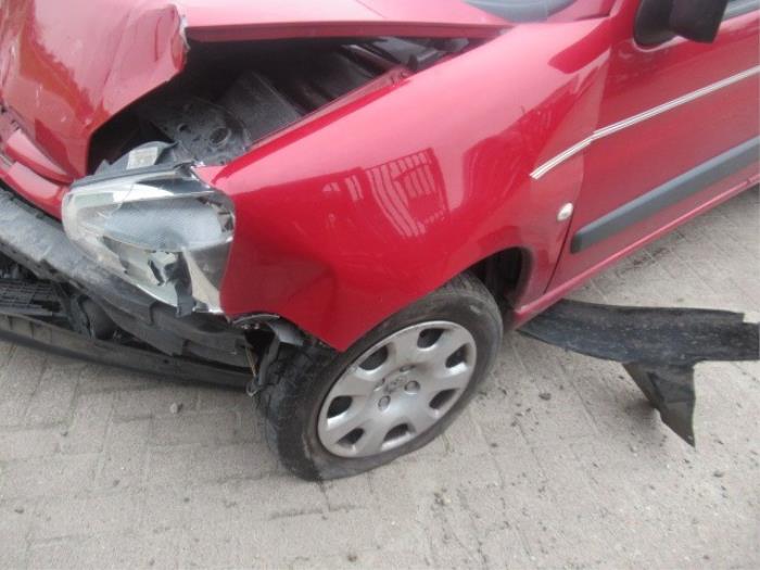 Peugeot Partner Combispace 1.6 HDI 90 16V Sloopvoertuig (2007, Rood)