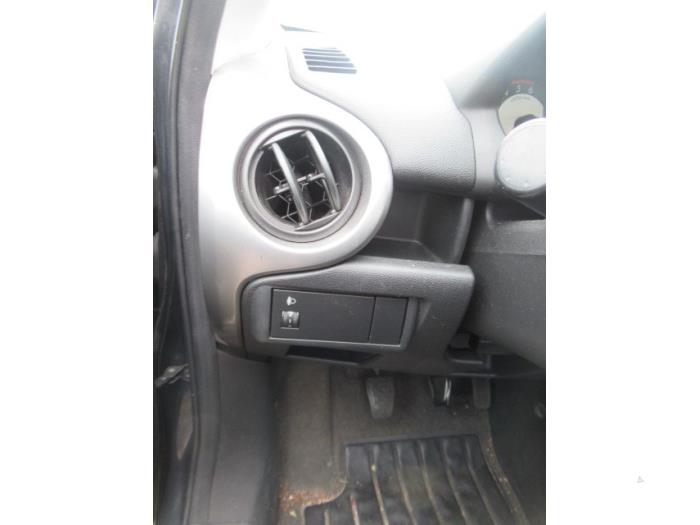 Mazda 2 1.4 CDVi 16V Sloopvoertuig (2008, Donker, Grijs)