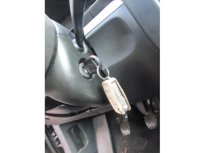 Volkswagen Golf V 1.6 Sloopvoertuig (2007, Zwart)