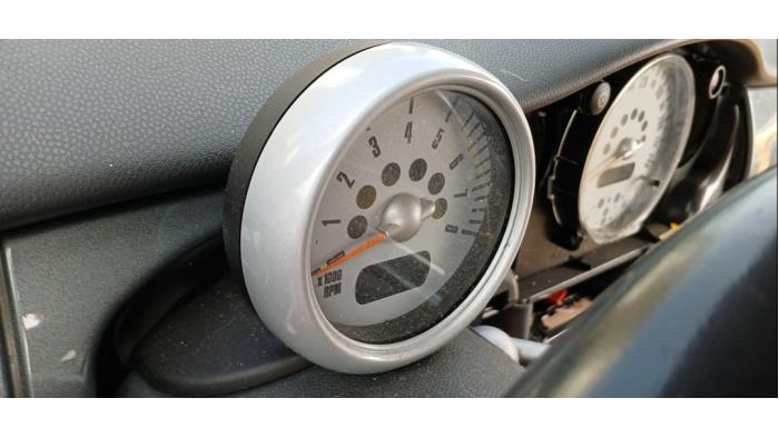 BMW Mini One/Cooper 1.6 16V One Sloopvoertuig (2002, Geel)