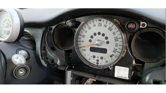 BMW Mini One/Cooper 1.6 16V One Sloopvoertuig (2002, Geel)