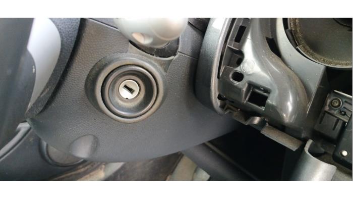 BMW Mini One/Cooper 1.6 16V One Sloopvoertuig (2002, Geel)