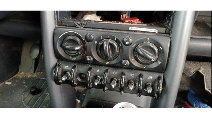 BMW Mini One/Cooper 1.6 16V One Sloopvoertuig (2002, Geel)