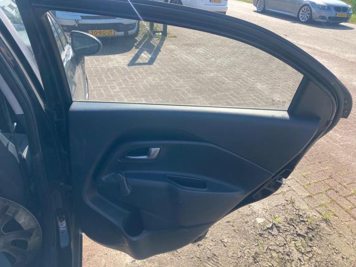 Kia Rio III 1.1 CRDi VGT 12V Sloopvoertuig (2012, Zwart)