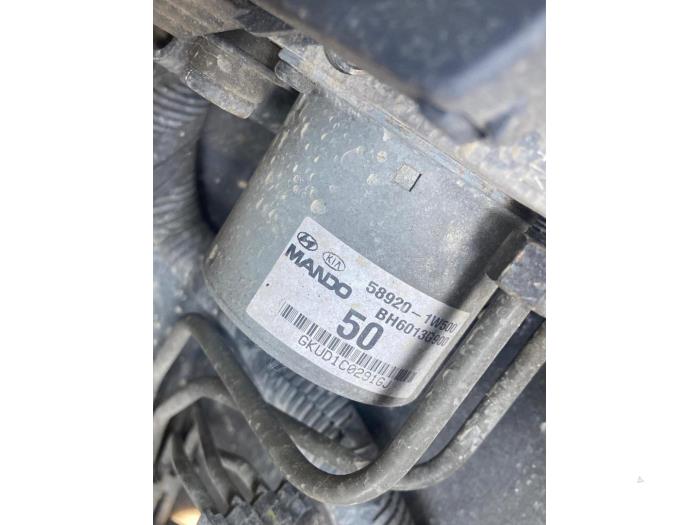 Kia Rio III 1.1 CRDi VGT 12V Sloopvoertuig (2012, Zwart)