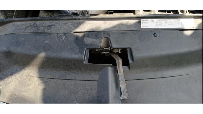 Citroen C4 Berline 1.6 16V Sloopvoertuig (2005, Grijs)