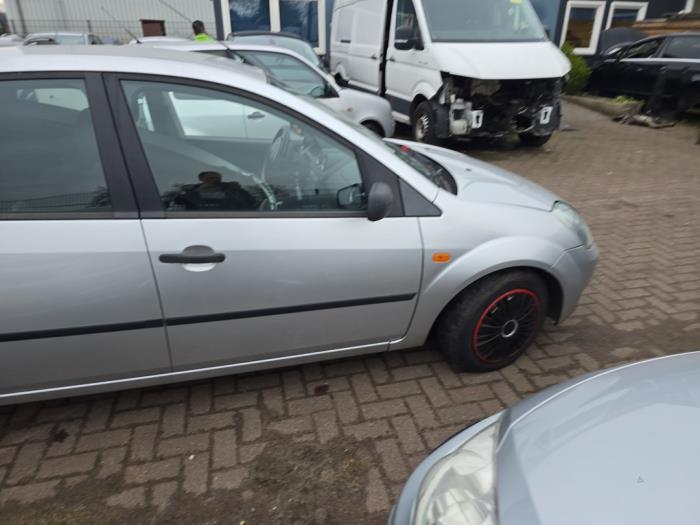 Ford Fiesta 5 1.3 Sloopvoertuig (2005, Grijs)
