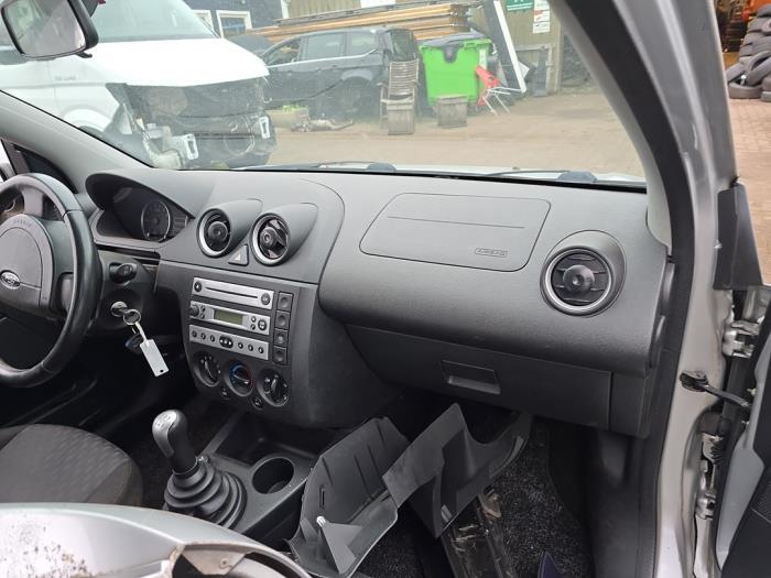 Ford Fiesta 5 1.3 Sloopvoertuig (2005, Grijs)