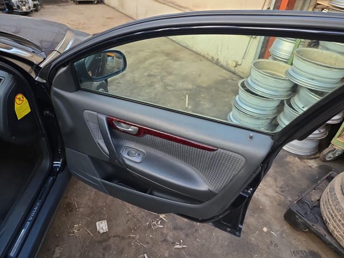 Volvo V70 2.4 D5 20V Sloopvoertuig (2003, Zwart)