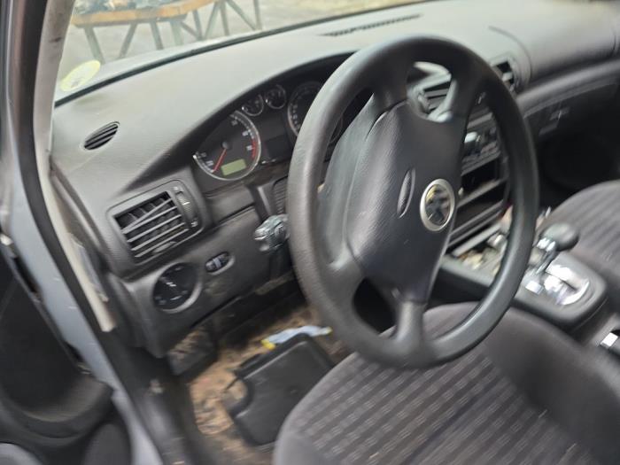 Volkswagen Passat 2.0 Sloopvoertuig (2001, Grijs)