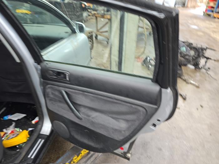 Volkswagen Passat 2.0 Sloopvoertuig (2001, Grijs)