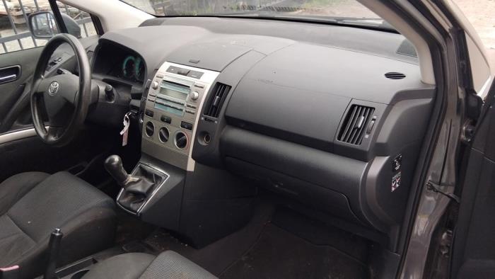 Toyota Corolla Verso 2.2 D-4D 16V Sloopvoertuig (2008, Grijs)