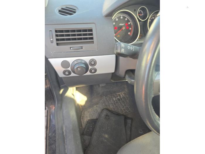 Opel Astra H SW 1.6 16V Twinport Sloopvoertuig (2006, Zwart)