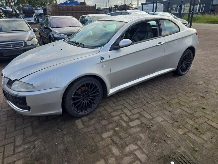 Alfa Romeo GT 1.8 Twin Spark 16V Sloopvoertuig (2007, Grijs)