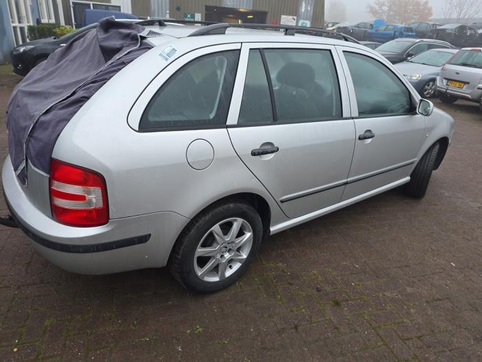 Skoda Fabia 1.4i 16V Sloopvoertuig (2004, Grijs)
