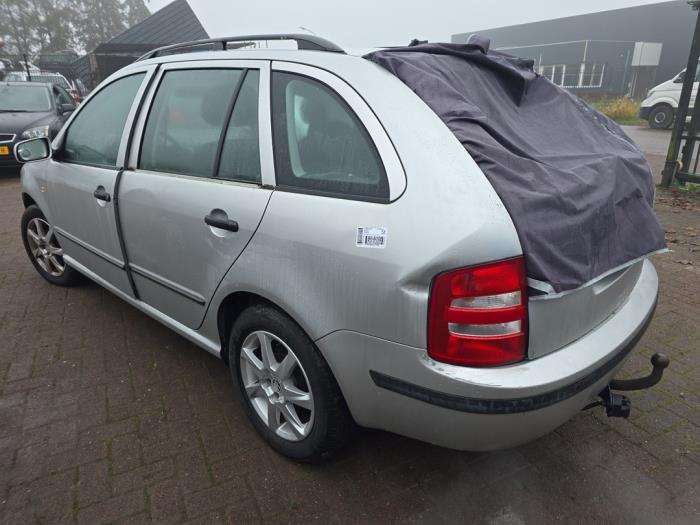 Skoda Fabia 1.4i 16V Sloopvoertuig (2004, Grijs)