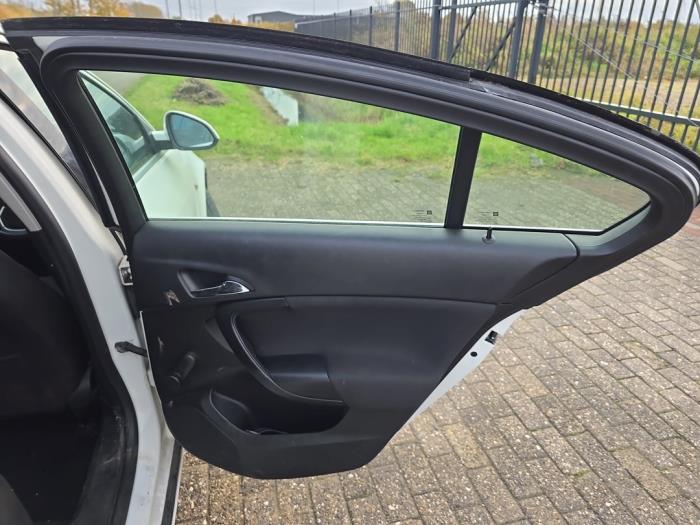 Opel Insignia 2.0 CDTI 16V 130 Ecotec Sloopvoertuig (2012, Wit)