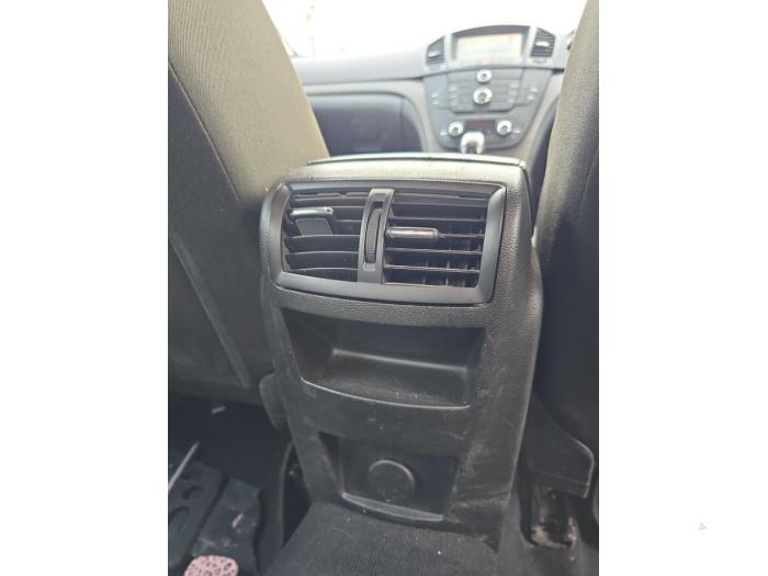 Opel Insignia 2.0 CDTI 16V 130 Ecotec Sloopvoertuig (2012, Wit)