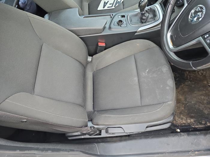 Opel Insignia 2.0 CDTI 16V 130 Ecotec Sloopvoertuig (2012, Wit)