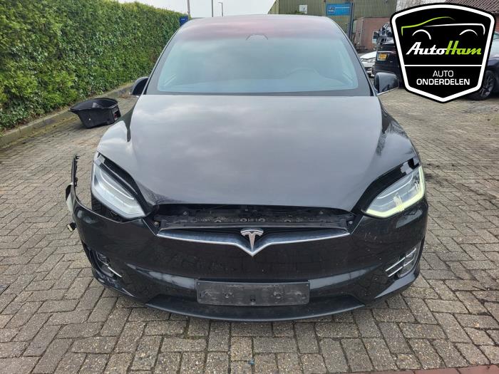 Tesla Model X 100X Sloopvoertuig (2018, Zwart)