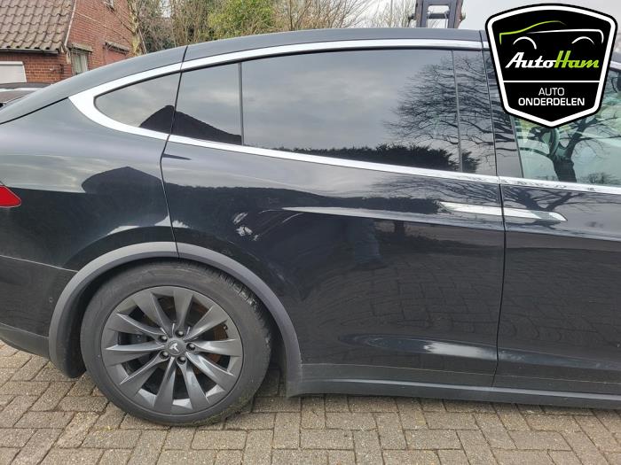 Tesla Model X 100X Sloopvoertuig (2018, Zwart)