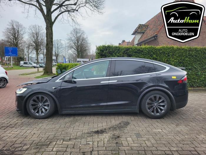 Tesla Model X 100X Sloopvoertuig (2018, Zwart)